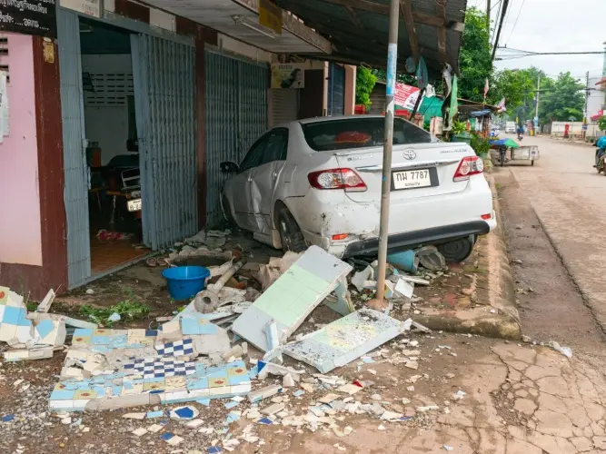 Types of Board Up for a Car Crash Disaster - VersPro