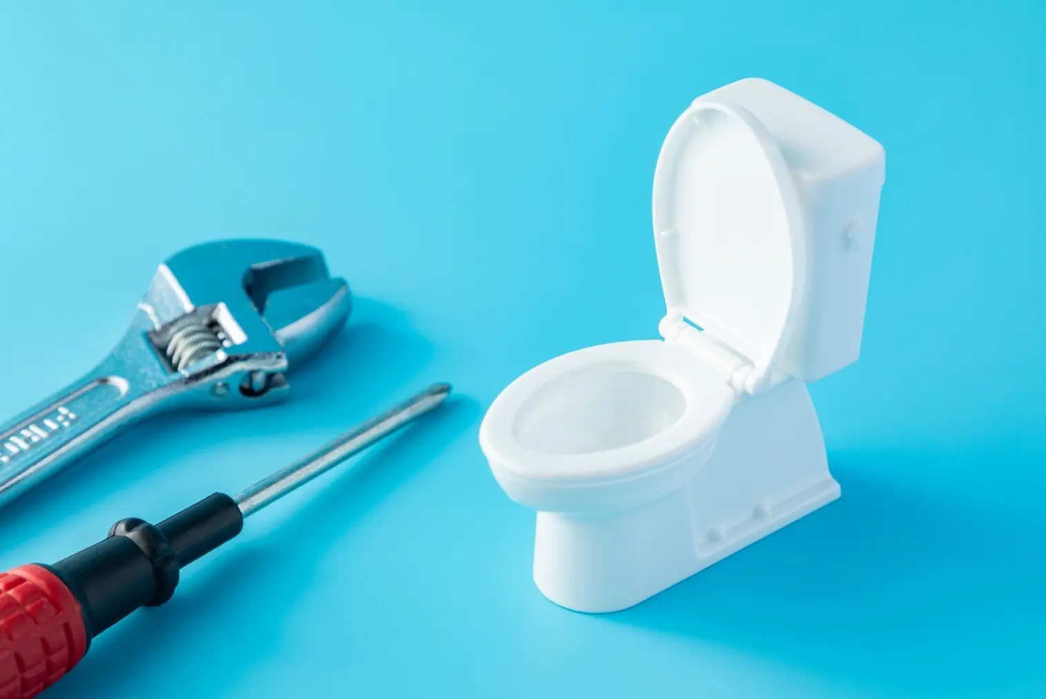 Toilet Leak Water Problem hero - VersaPro